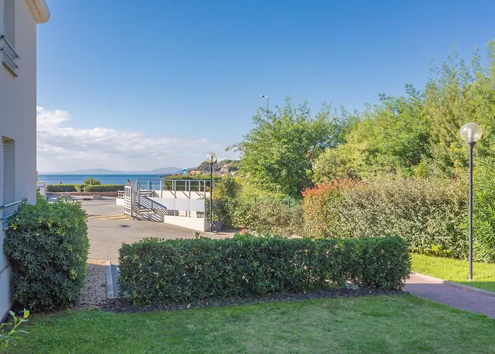 Belle Terrasse St-raphael Сен-Рафаэль